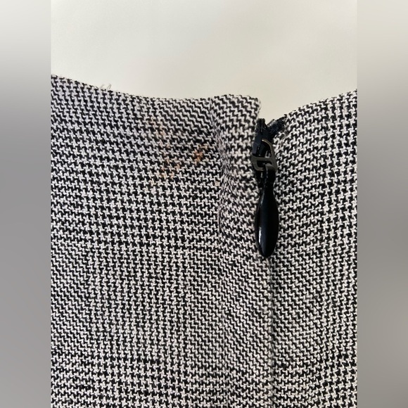 NWT fdress in woven fabric. Cap sleeves, and seam at waist. … - Picture 13 of 14